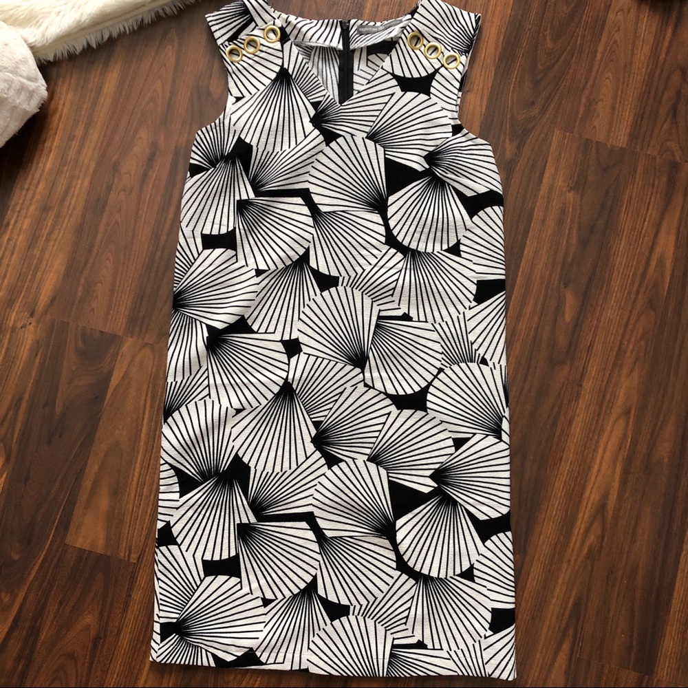 Signature Collection dress Size S/P (6-8)